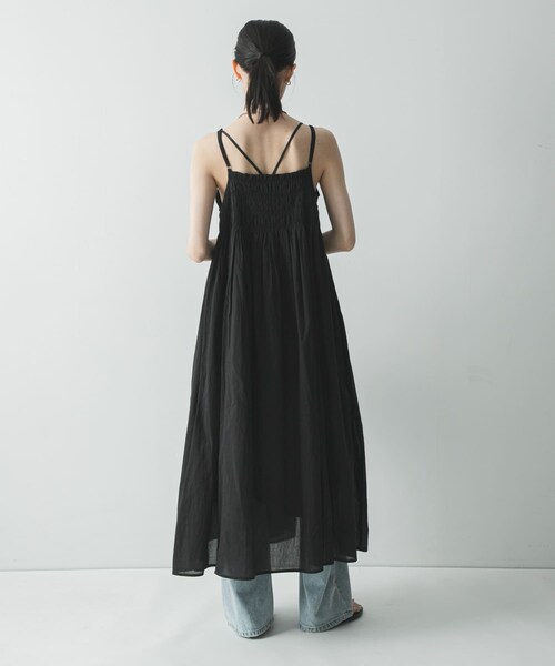 URBAN RESEARCH(アーバンリサーチ)の「コットンギャザーキャミワンピース(ワンピース・レディース・BLACK/BROWN/RED・Free)」の8枚目の写真