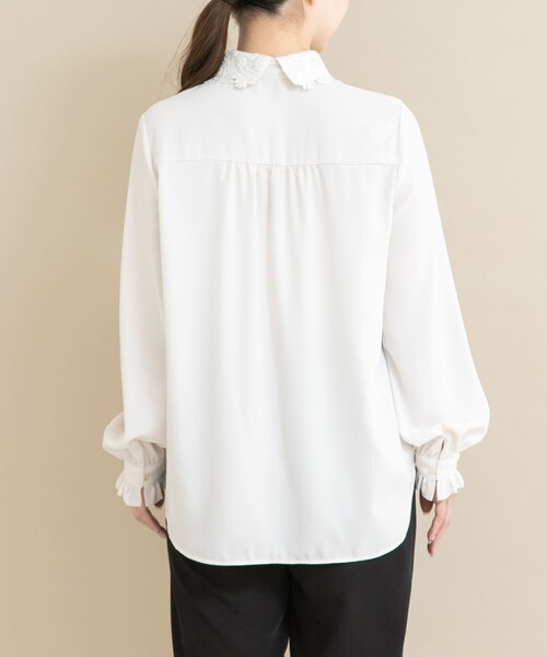 URBAN RESEARCH ROSSO（アーバンリサーチロッソ）の「『WEB/一部店舗限定』レースカラーブラウス（シャツ/ブラウス・レディース・OFF/NAVY・Free）」の9枚目の写真