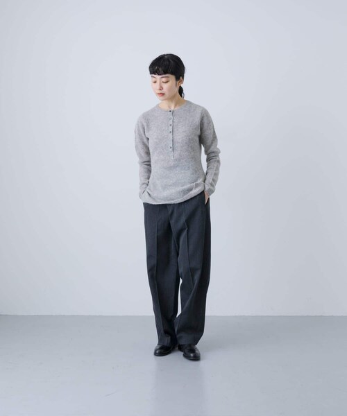かぐれ(カグレ)の「YLEVE ALPACA KNIT HENLY NECK(ニット/セーター・レディース・FOG/OFF WHITE・1)」の12枚目の写真