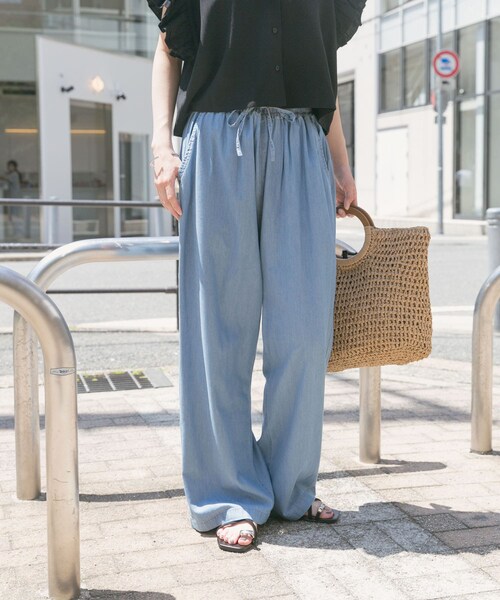 ITEMS URBANRESEARCH（アイテムズ アーバンリサーチ）の「レーヨンデニムワイドパンツ（デニムパンツ・レディース・BLU/O.WSH・FREE）」の8枚目の写真