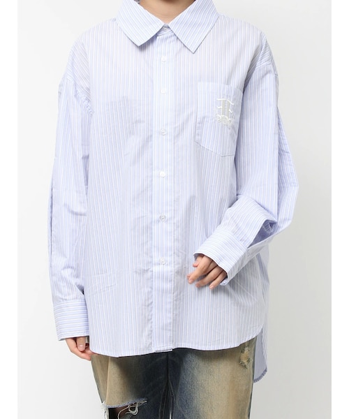 EVRIS（エヴリス）の「E emblemオーバーサイズシャツ（シャツ/ブラウス・レディース・ホワイト/ピンク/ブルー・F）」の6枚目の写真