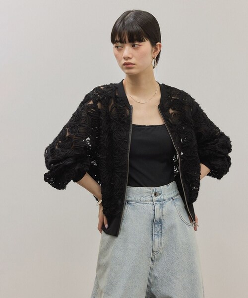 ADAM ET ROPE'(アダムエロペ)の「ラインアートレースブルゾン(ブルゾン・レディース・ブラック/キナリ/ブルー系・F)」の2枚目の写真
