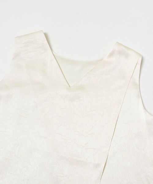 URBAN RESEARCH ROSSO（アーバンリサーチロッソ）の「2WAYネックサテンブラウス（シャツ/ブラウス・レディース・OFF WHITE/BLACK・Free）」の5枚目の写真