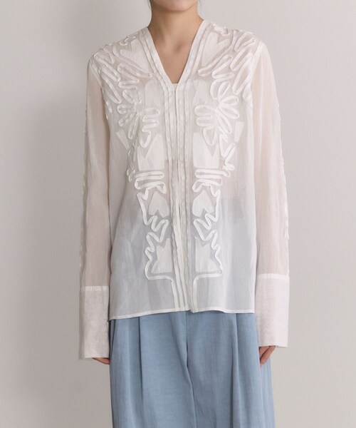 ADAM ET ROPE'(アダムエロペ)の「【EMOELLE】ステッチエンブロイダリーブラウス(シャツ/ブラウス・レディース・ホワイト/キナリ/ブラック/オフホワイト・F)」の10枚目の写真