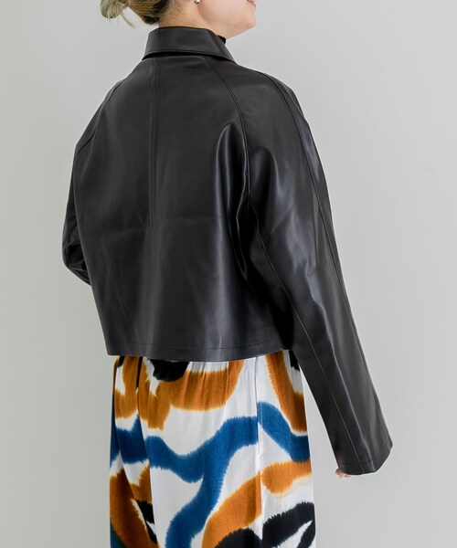 URBAN RESEARCH（アーバンリサーチ）の「COOME　ECHO LEATHERSHORT JACKET（ライダースジャケット・レディース・BLACK/IVORY・one）」の4枚目の写真