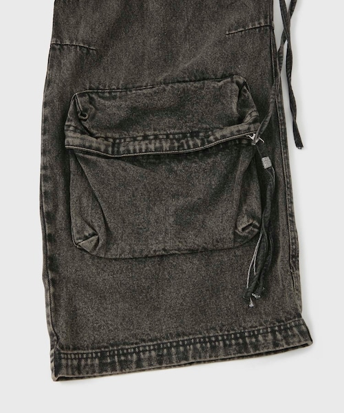 ADAM ET ROPE'（アダムエロペ）の「【FACCIES/ファッチーズ】MULTI-POCKET DENIM CARGO（カーゴパンツ・メンズ・ブラック/ブルー系・1/2）」の10枚目の写真