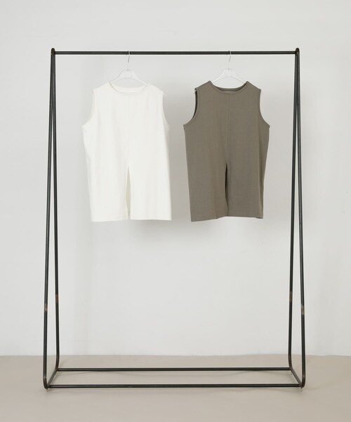 LAATO（ラート）の「slit no sleeve tee（タンクトップ・レディース・パール/クレイ・FREE）」の12枚目の写真