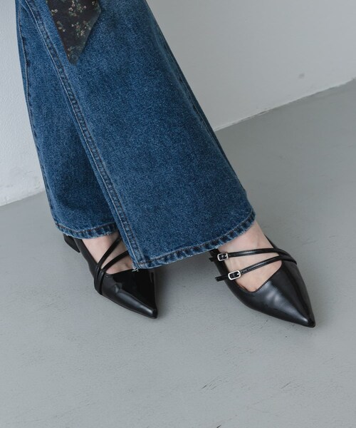 SENSE OF PLACE by URBAN RESEARCH（センスオブプレイスバイアーバンリサーチ）の「『軽量/消臭/抗菌』ベルトデザインミュール（パンプス・レディース・SILVER/BLACK・S/M/L）」の5枚目の写真