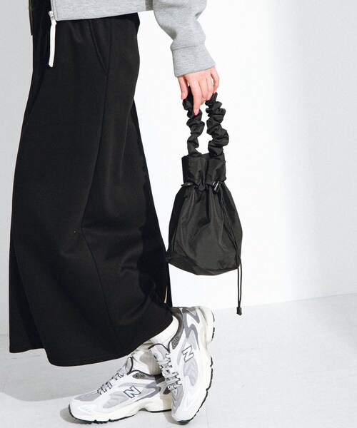 URBAN RESEARCH Sonny Label（アーバンリサーチサニーレーベル）の「DRIFTER　ギャザーハンドルポーチバッグ（その他雑貨・レディース・BLACK/BLUE・one）」の5枚目の写真