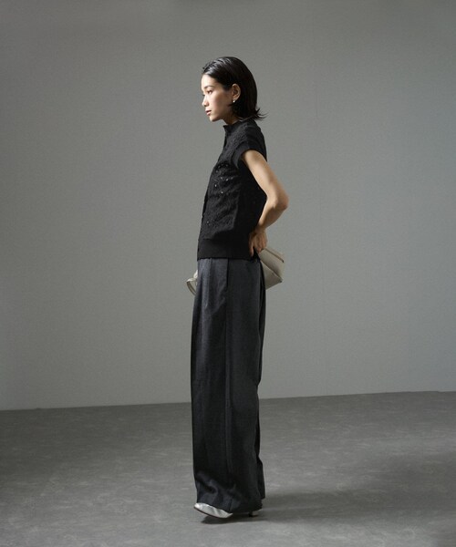 ADAM ET ROPE'(アダムエロペ)の「【J'aDoRe限定】【R&D.M.Co-OLDMAN'S TAILOR】LACE FLOWER NO SLEEVE CARDIGAN(ベスト・レディース・ブラック/ホワイト・F)」の10枚目の写真