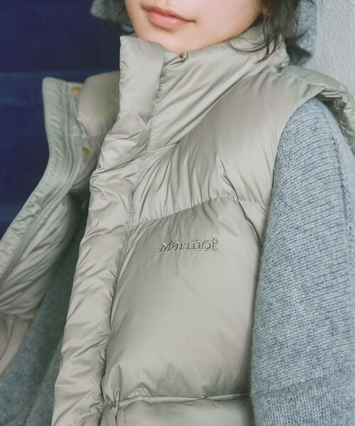 URBAN RESEARCH DOORS（アーバンリサーチドアーズ）の「『別注』Marmot×DOORS　DOWN VEST（その他アウター・レディース・BLACK/SAGE/ORANGE・One）」の11枚目の写真