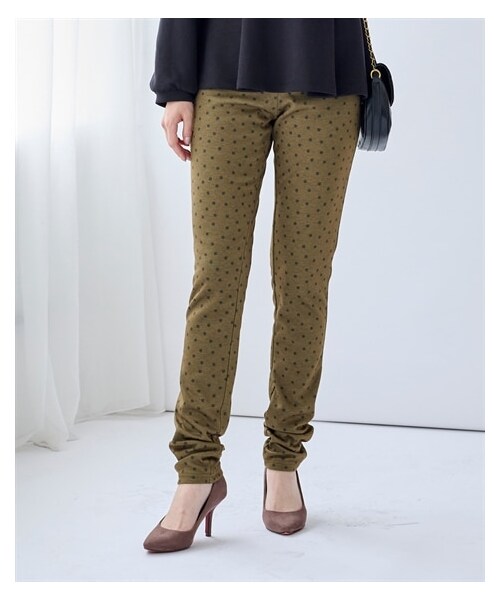 nissen（ニッセン）の「大きいサイズ （MO-FU POKA）裏シャギーストレートパンツ（ゆったり太もも）（股下６８ｃｍ）（パンツ・レディース・ネイビー系チェック/モカ系ドット/黒・L/3L）」の2枚目の写真