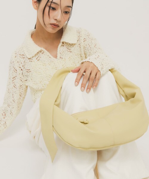 KBF（ケイビーエフ）の「ソフトイージーラウンドショルダーBAG（ショルダーバッグ・レディース・YELLOW/BLACK・One）」の17枚目の写真