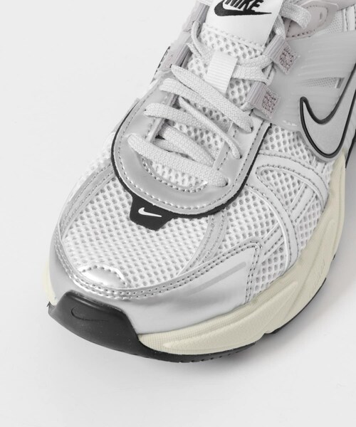 URBAN RESEARCH DOORS（アーバンリサーチドアーズ）の「NIKE　V2K ラン（スニーカー・レディース・ピュアプラチナ/シルバー・23/23.5/24/24.5/25）」の19枚目の写真