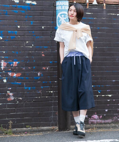 EKAL（エカル）の「『UR TECH DRYLUXE』ハイツイストワイドバミューダパンツ（その他パンツ・レディース・グレー/ネイビー/ブルーグレー・One）」の15枚目の写真