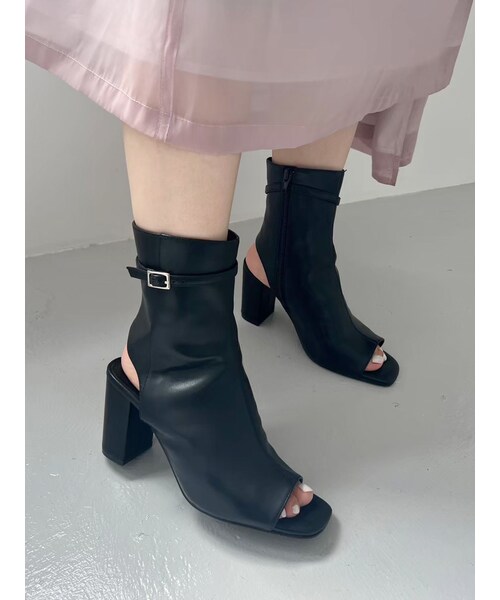 MERCURYDUO（マーキュリーデュオ）の「オープントゥベルテッドショートブーツ（ブーツ・レディース・アイボリー/ブラック・36/38）」の3枚目の写真