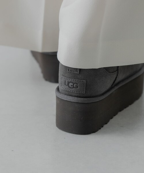 URBAN RESEARCH（アーバンリサーチ）の「UGG　ULTRA MINI PLATFORM（ブーツ・レディース・CHARCOAL/BLACK/CHESTNUT・22/23/24/25）」の12枚目の写真