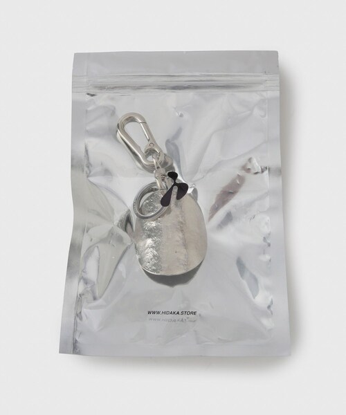 ADAM ET ROPE'（アダムエロペ）の「【HIDAKA/ヒダカ】CRISPS SHOEHORN（キーホルダー・メンズ・シルバー・F）」の6枚目の写真