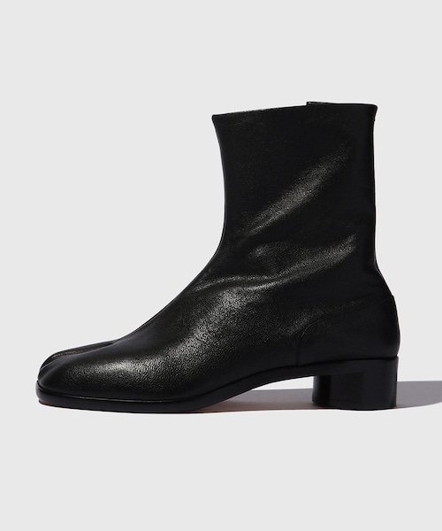 ADAM ET ROPE'(アダムエロペ)の「【Maison Margiela/メゾン マルジェラ】TABI ANKLE BOOTS H30(ブーツ・メンズ・ブラック/ダークブラウン・40.0/41.0/42.0/43.0)」の1枚目の写真