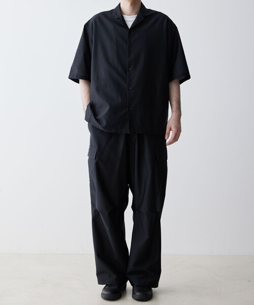 ADAM ET ROPE'（アダムエロペ）の「【ACT/アクト】超軽量 ワイド イージー カーゴパンツ / 速乾 / ストレッチ / イージーケア（カーゴパンツ・メンズ・ブラック/チャコール・L/M）」の15枚目の写真