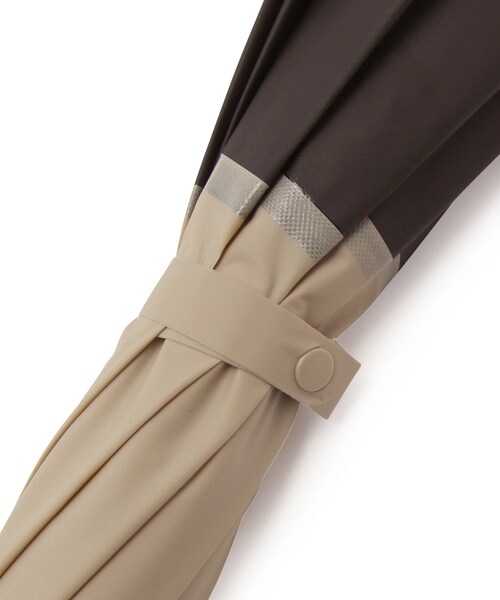 ADAM ET ROPE'（アダムエロペ）の「【SALONオリジナル】ベルドームアンブレラ（ツートンカラー）（長傘・レディース・グレー/ベージュ/カーキ・F）」の17枚目の写真