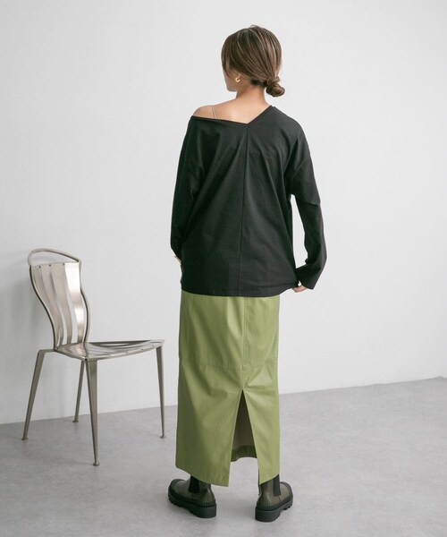 KBF(ケイビーエフ)の「アシメネックカットソー(Tシャツ/カットソー・レディース・OFF/BLUEGRAY/BLACK・one)」の19枚目の写真