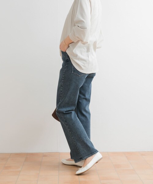 URBAN RESEARCH DOORS（アーバンリサーチドアーズ）の「ストレッチフレアデニムパンツ（デニムパンツ・レディース・INDIGO/L/INDIGO・S/M）」の19枚目の写真