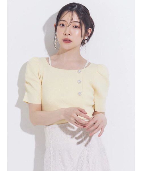 MERCURYDUO(マーキュリーデュオ)の「サイドビジューボタンショートパフスリーブニット(ニット/セーター・レディース・オフホワイト/レモン/ネイビー・F)」の3枚目の写真