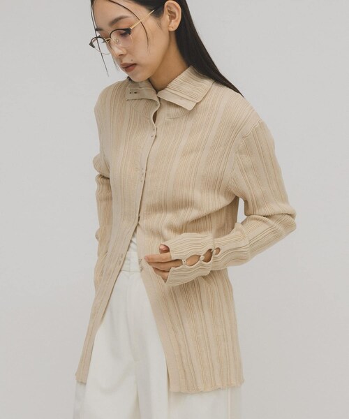 KBF（ケイビーエフ）の「ボタンアップランダムRIBニット（ニット/セーター・レディース・L.BEIGE/BROWN/CHARCOAL・One）」の4枚目の写真