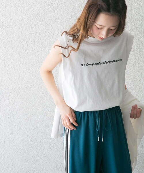 ITEMS URBANRESEARCH（アイテムズ アーバンリサーチ）の「ショルダータックロゴTシャツ（Tシャツ/カットソー・レディース・WHT/CHA/L.PNK・FREE）」の17枚目の写真