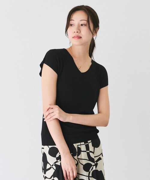 Jayro（ジャイロ）の「Vネックフレンチ袖ニット（ニット/セーター・レディース・ブラック/グレー/ベージュ/グリーン/ブルー/サックス/レッド/カラシ/オレンジ・F）」の11枚目の写真