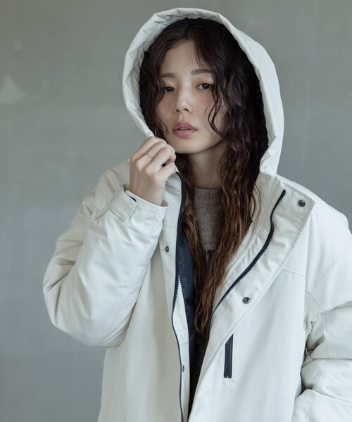 URBAN RESEARCH Sonny Label（アーバンリサーチサニーレーベル）の「フーディーダウンジャケット（その他アウター・レディース・アイボリー/ブラック/チャコール/グレージュ・FREE）」の6枚目の写真