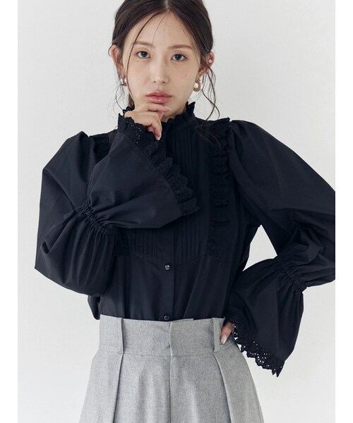 CALNAMUR（カルナムール）の「コットンフリルレースブラウス（シャツ/ブラウス・レディース・ホワイト/ブラック/ミックス・F）」の6枚目の写真