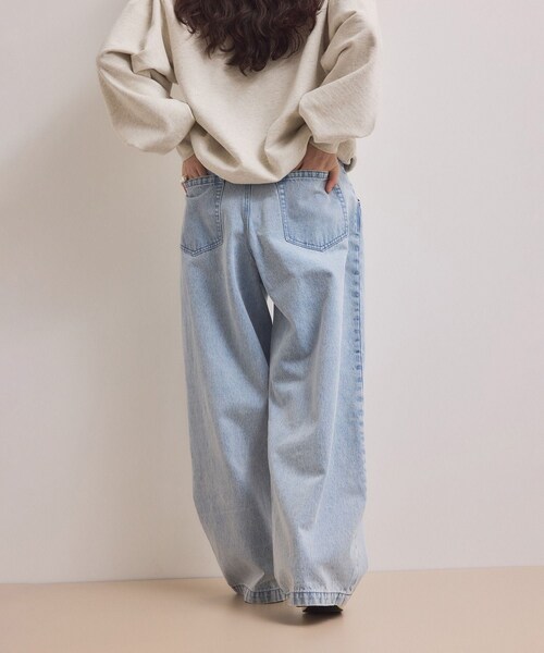 ADAM ET ROPE'(アダムエロペ)の「【WEB限定】2タックカーブデニムパンツ(デニムパンツ・レディース・ブラック/サックス・34/36/38)」の15枚目の写真