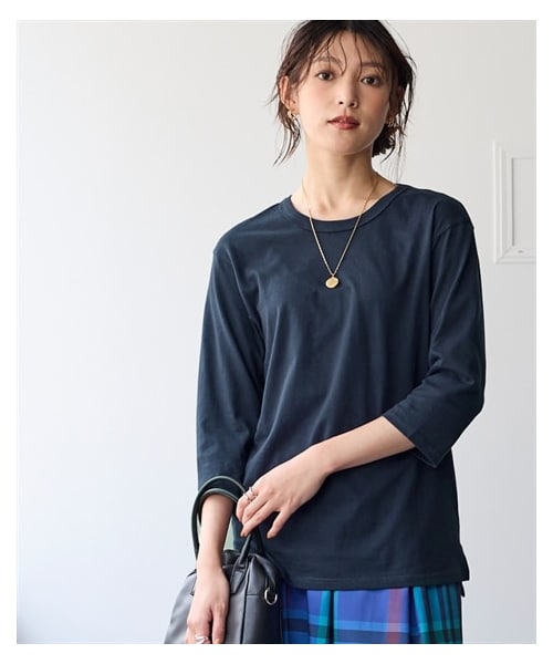 nissen（ニッセン）の「綿１００％汗染みしにくいクルーネック７分袖Ｔシャツ＜大きいサイズ有＞（Tシャツ/カットソー・レディース・黒/ネイビー/オフホワイト/グレイッシュモカ/モスカーキ/ロイヤルグリーン/スモークピンク/アプリコット/ライムイエロー/ダークグリーン/ラズベリー/グレイッシュパープル/ソフトピンク/赤・L/LL/3L/4L/5L/6L/8L/10L/M/S）」の8枚目の写真