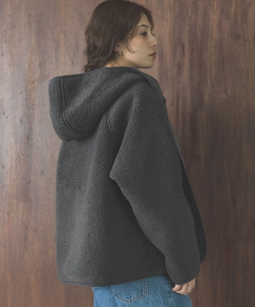 URBAN RESEARCH Sonny Label（アーバンリサーチサニーレーベル）の「ムートンリバーシブルフーディーコート（ムートンコート・レディース・CCLxCCL/IVOxBEG/OFF×CAM・36/38）」の3枚目の写真