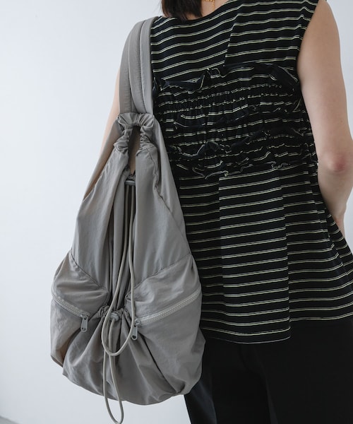 SENSE OF PLACE by URBAN RESEARCH(センスオブプレイスバイアーバンリサーチ)の「『撥水』SKINProof 2WAYリュック(バックパック/リュック・レディース・BLACK/BEIGE/GRAY・One)」の2枚目の写真