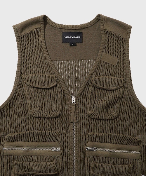 ADAM ET ROPE'（アダムエロペ）の「【YESEYESEE/イエスアイシー】KNITTED UTILITY VEST（ベスト・メンズ・ブラック/カーキ・L/M）」の6枚目の写真