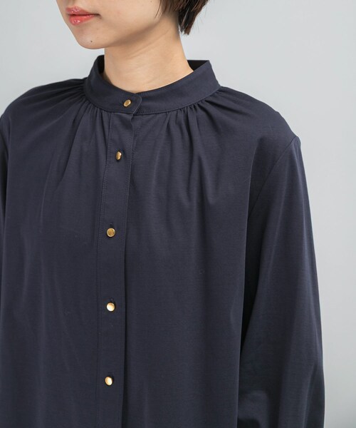 URBAN RESEARCH ROSSO（アーバンリサーチロッソ）の「『WEB限定』デザインボタンカットソーブラウス（シャツ/ブラウス・レディース・OFF WHITE/NAVY・FREE）」の17枚目の写真