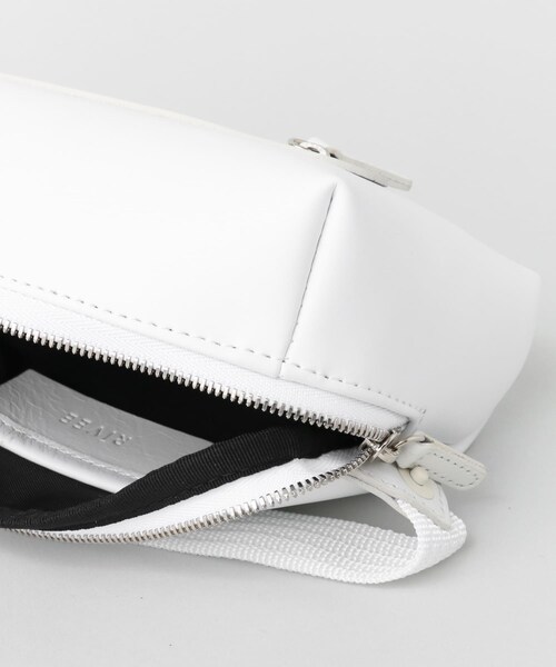 URBAN RESEARCH（アーバンリサーチ）の「RIVEE　WAIST BAG（ボディバッグ/ウエストポーチ・メンズ・NAVY/BLACK/WHITE・FREE/Free）」の5枚目の写真