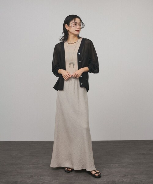 ADAM ET ROPE'（アダムエロペ）の「ブライトラメVネックシアーカーディガン［一部WEB限定カラー・手洗い可能］（カーディガン/ボレロ・レディース・ブラック/グレー/ピンク/ゴールド/シルバー/ライトグレー・F）」の12枚目の写真