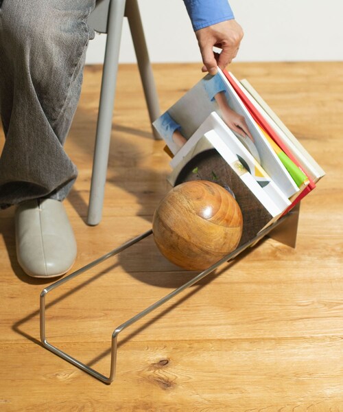 URBAN RESEARCH DOORS（アーバンリサーチドアーズ）の「『WEB限定』DETAIL　SLOPE BOOKEND シルバー（インテリア雑貨・メンズ・シルバー・-）」の3枚目の写真