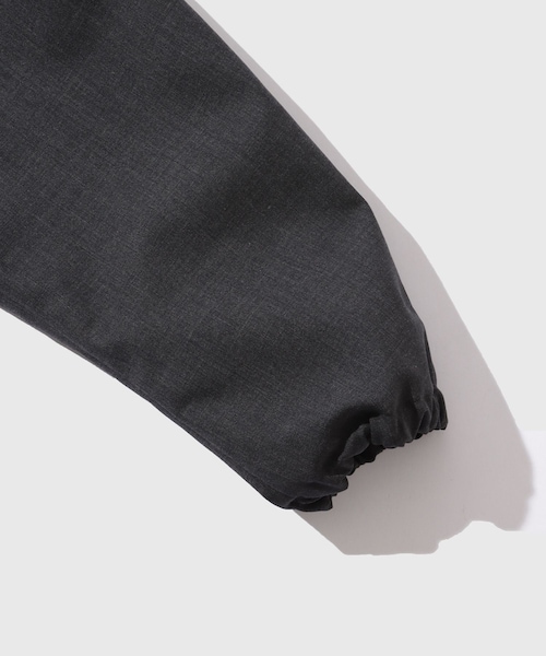 ADAM ET ROPE'(アダムエロペ)の「【AURALEE/オーラリー】BONDED TROPICAL WOOL ZIP BLOUSON(ブルゾン・メンズ・チャコール・3/4)」の6枚目の写真