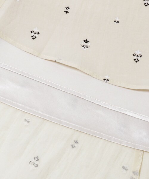 URBAN RESEARCH DOORS（アーバンリサーチドアーズ）の「小柄ダマスクプリントフレアスカート（スカート・レディース・OFF/CHARCOAL・Free）」の5枚目の写真