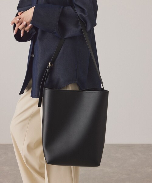 ADAM ET ROPE'(アダムエロペ)の「ワンハンドルバッグ(ショルダーバッグ・レディース・ブラック/ベージュ系・F)」の12枚目の写真