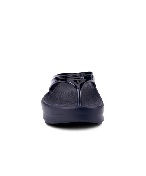 ADAM ET ROPE'（アダムエロペ）の「【OOFOS（ウーフォス）】Oomega（サンダル・レディース・ブラック/ベージュ・23/24/25）」の21枚目の写真
