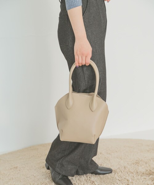 ITEMS URBANRESEARCH（アイテムズ アーバンリサーチ）の「ラウンドハンドバッグ（ハンドバッグ・レディース・BLK/BEG・-）」の7枚目の写真