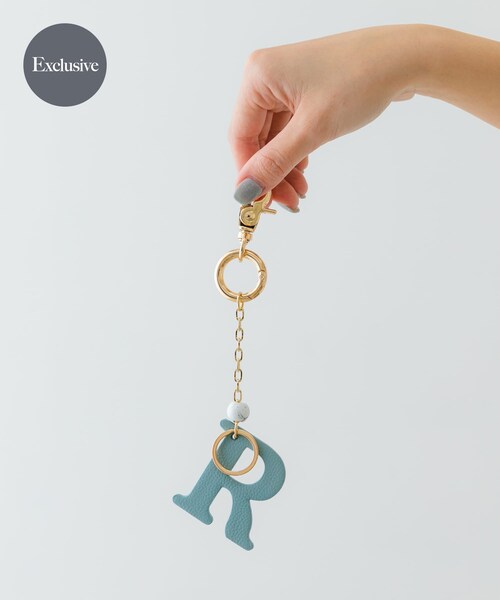 RODE SKO（ロデスコ）の「『別注』Hashibami×RODESKO　イニシャルチャーム（キーホルダー・レディース・GOLD/CUSTERD/STRAWBERRY/MATCHA/ASH BLUE・one）」の3枚目の写真