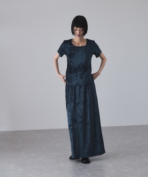 ADAM ET ROPE'（アダムエロペ）の「【Miller for ADAM ET ROPE'】別注 ベロアSkirt（スカート・レディース・グリーン/ネイビー・F）」の4枚目の写真