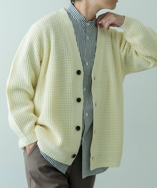 ITEMS URBANRESEARCH(アイテムズ アーバンリサーチ)の「ワッフル編み Vネックニットカーディガン(カーディガン/ボレロ・メンズ・MOC/OFF/BLK/CHA/OLV・S/M/L)」の9枚目の写真